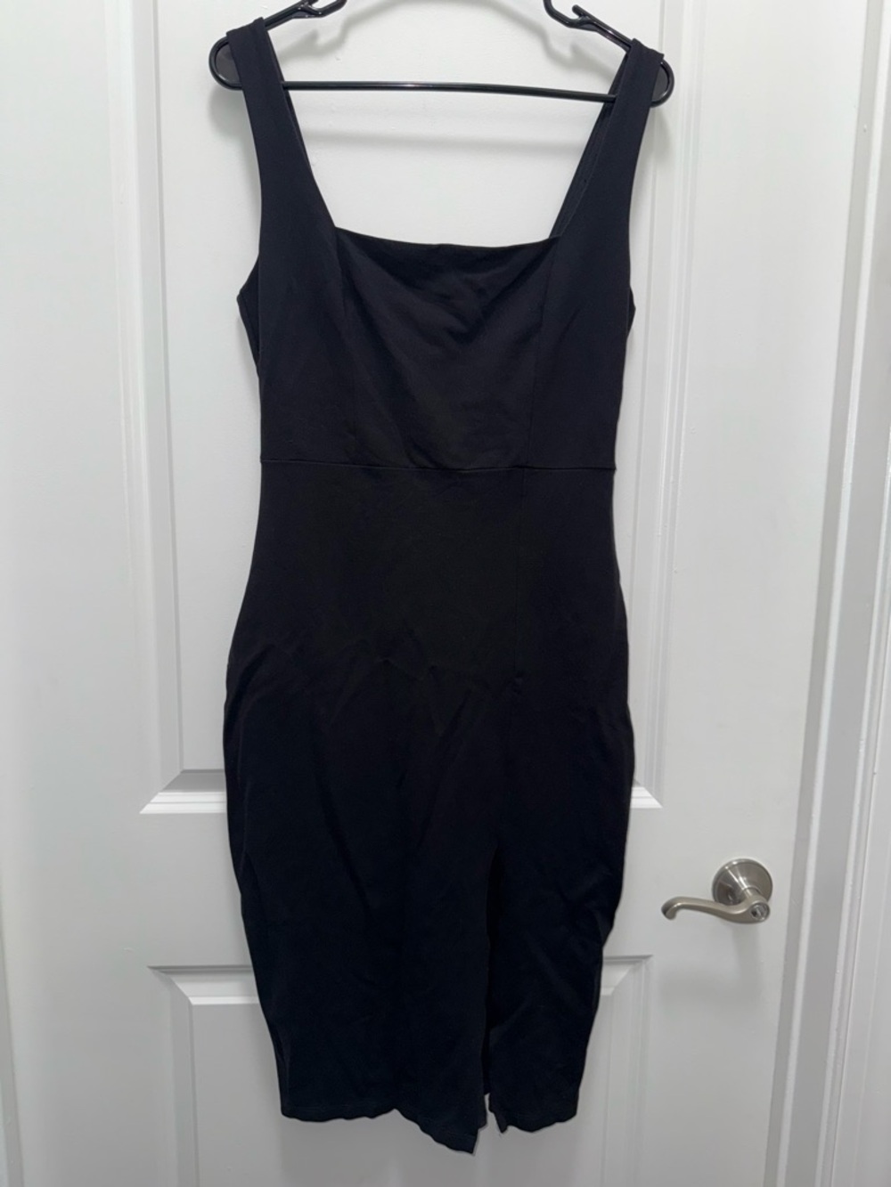 Lulu’s Classic Black Sleeveless Bodycon midi Dress